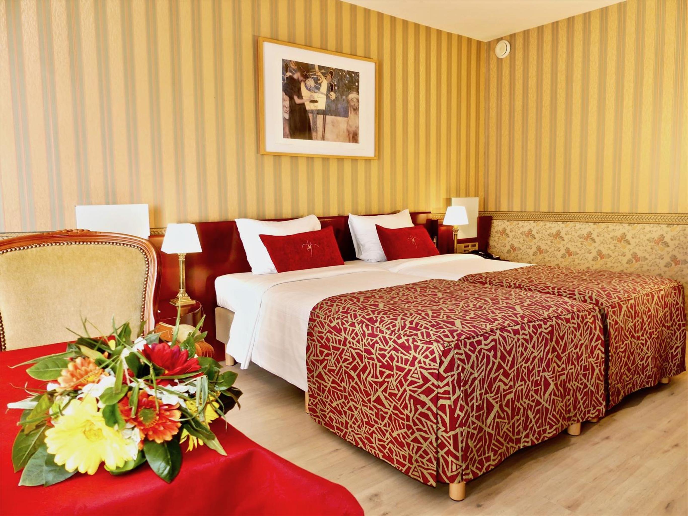 Golden Tulip De' Medici